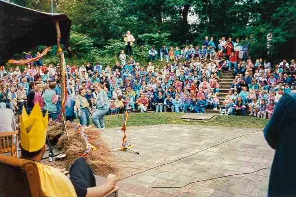 Het openluchttheater op de nieuwe plek